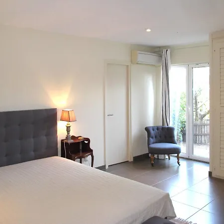 Holiday Ferienhaus Mit Pool Йер